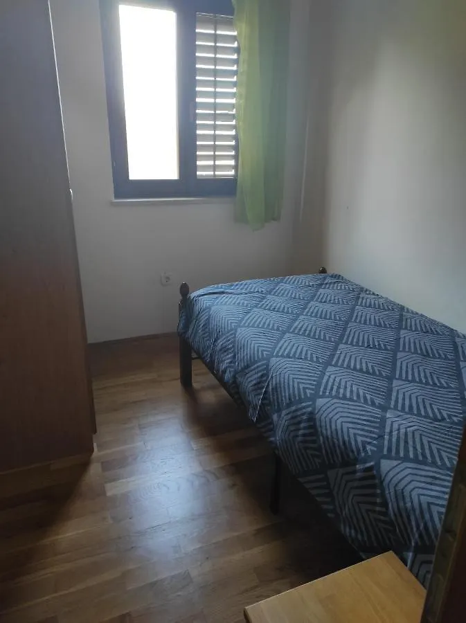 Mugeba Vila Breskvar