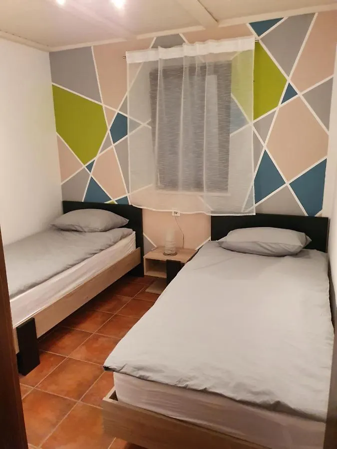 Mugeba Vila Breskvar